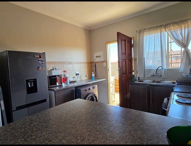 2 BEDROOM APARTMENT FOR SALE IN MOOIKLOOF RIDGE ESTATE